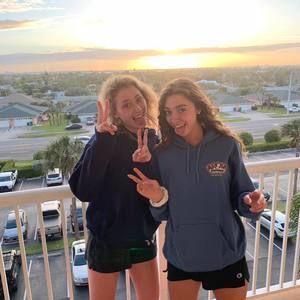 Meet your Posher, Chloe